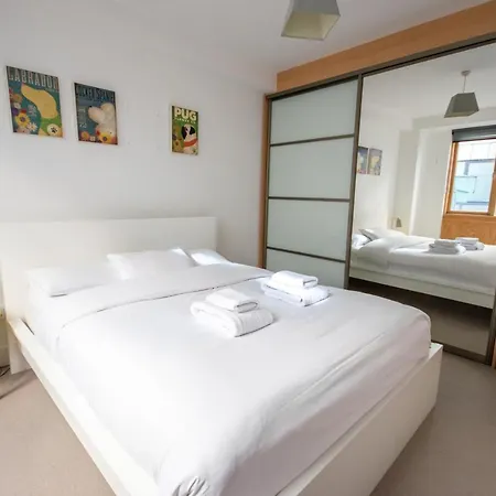 Apartment Modern 2 Bedroom In City Centre