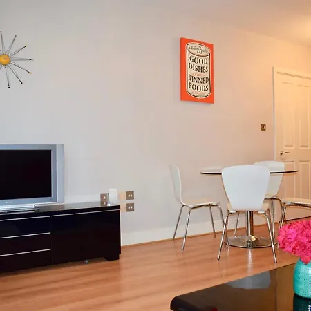 Modern 2 Bedroom In City Centre *