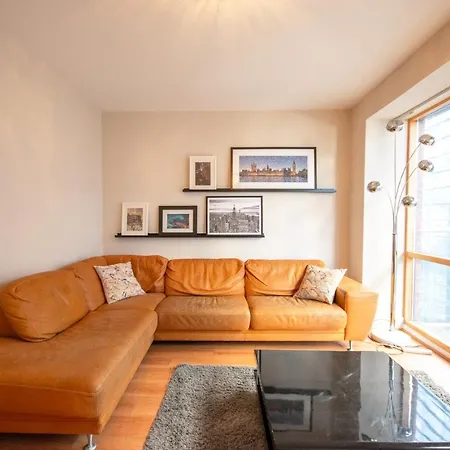 Modern 2 Bedroom In City Centre